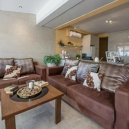 Peach Seaview 3 Bedroom Апартаменты