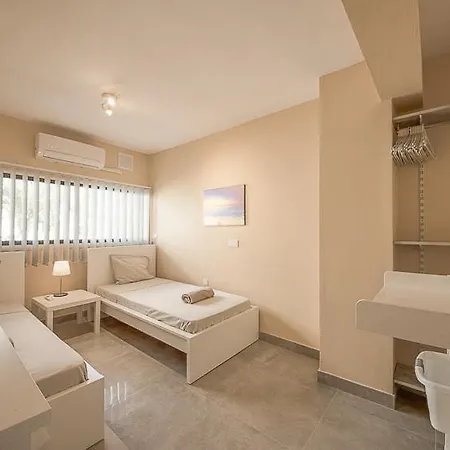 Peach Seaview 3 Bedroom Апартаменты