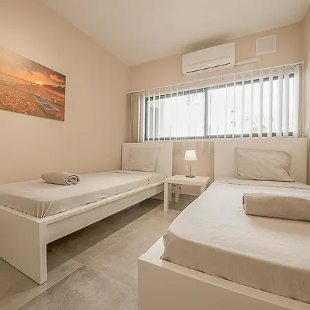 Peach Seaview 3 Bedroom Апартаменты